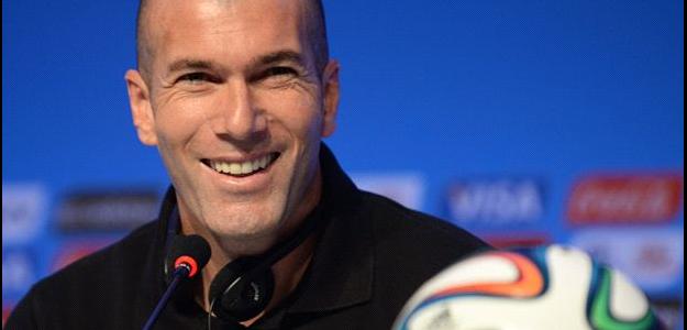 Zidane, atualmente é assistente técnico de Carlo Ancelotti no Real